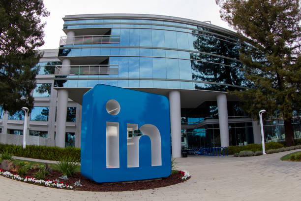 LinkedIn Headquarters Sunnyvale, CA, USA - Feb 29, 2020: Exterior view of the headquarters of LinkedIn, an American business and employment-oriented online service owned by Microsoft Corporation, in Sunnyvale, California. headquarters stock pictures, royalty-free photos & images