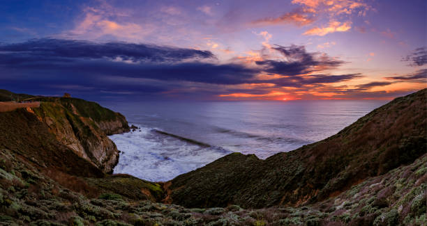 istock Rugged coastal cliffs by the Devil's Slide trail in California at sunset and silky ocean from long exposure 1422117005