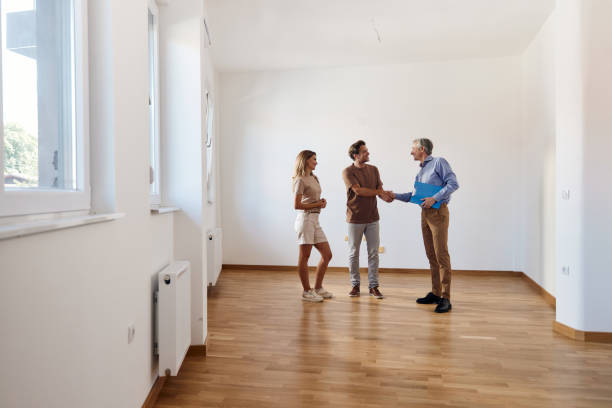 istock Successful deal with a building contractor! 1422118681