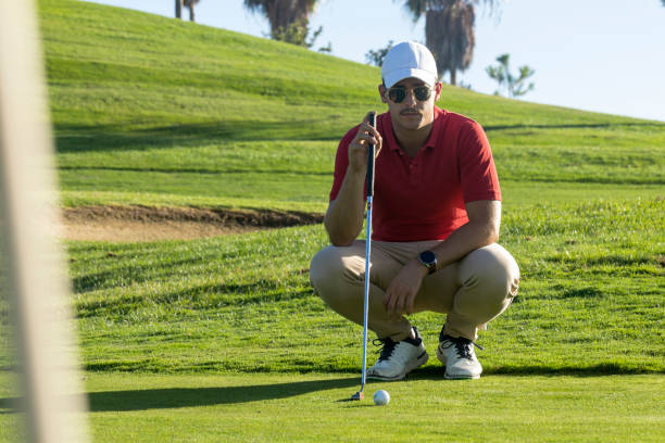 pro golfschwung - golf golf flag sunset flag stock-fotos und bilder