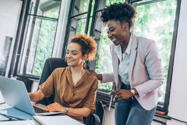 istock Senior finance manager helps her new employee to find a solution for her task. 1422226752