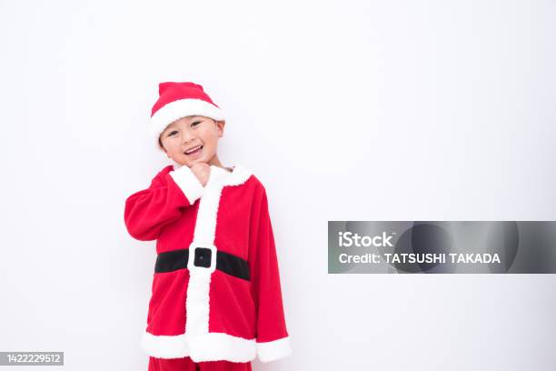 クリスマスツリーと日本の子供たち