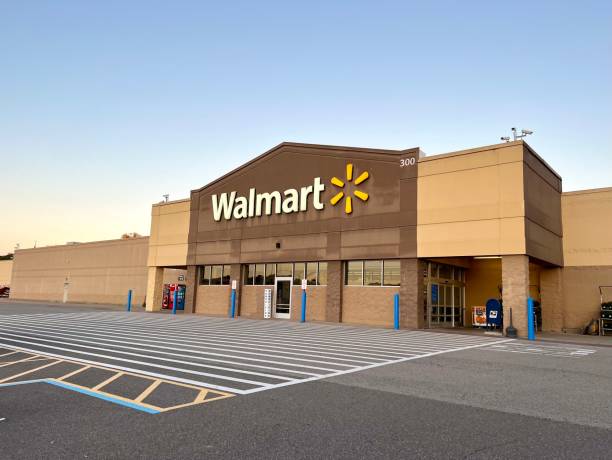 walmart in pittsburgh vorort - walmart stock-fotos und bilder