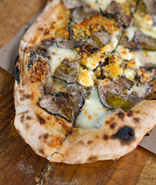 istock Cheese and black truffled pizza 1422270015