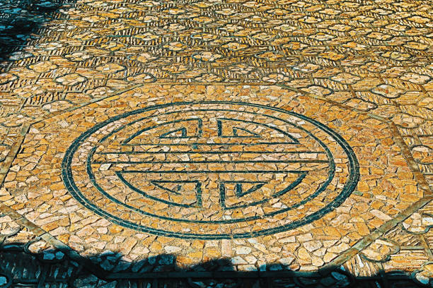 istock Chinese courtyard floor decoration 1422274750