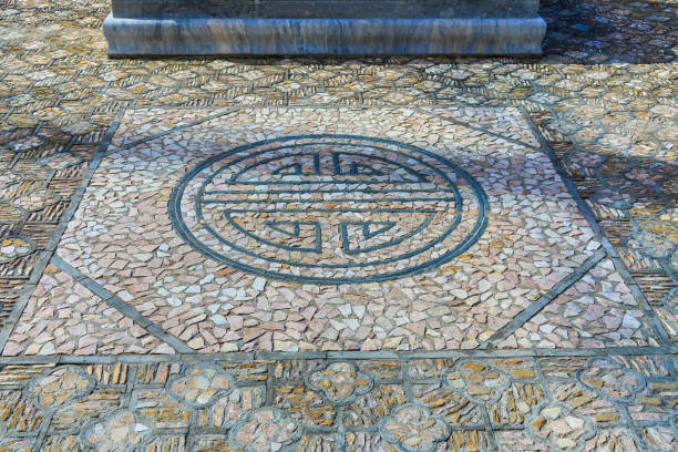 istock Chinese courtyard floor decoration 1422274981