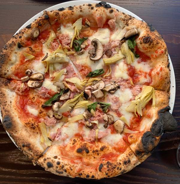 istock Big pizza in Italian restaurant 1422297414