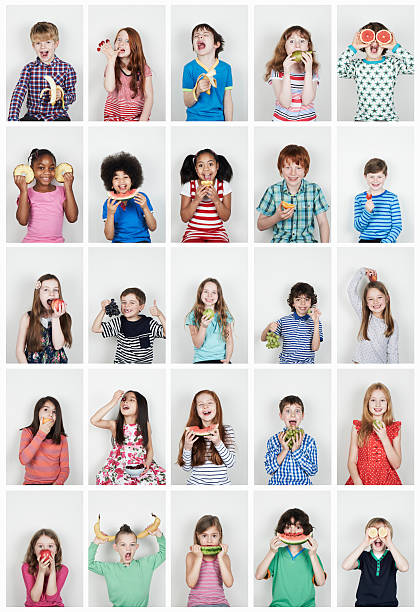 group of children eating fruit - child food fruit childhood fotografías e imágenes de stock