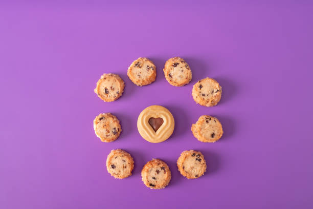 Circle of cookies around heart shaped cookie, metaphor for standing out from the crowd, love, caring, kindness, leadership, cooperation, group, hierarchy, bonding, friendship, equality, donut chart, community, team, management, corporate culture, employer/employee,