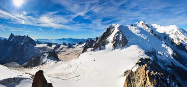 istock Mont Blanc massive. View from the aiguille du midi to Pointe Helbronner. Cable car over the glacier. cracking glaciers. High quality photo 1422322218