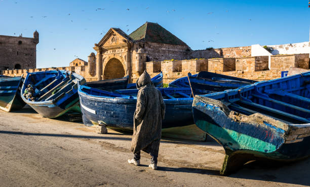 splendida vista del porto di essaouira. luogo: essaouira, marocco, africa. immagine artistica. mondo della bellezza. concetto di тravel. - fishermen harbor foto e immagini stock