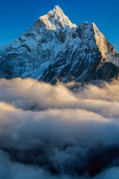 panorama 55mpix xxxxl size of beautiful  mount ama dablam in  himalayas, nepal - ama dablam imagens e fotografias de stock