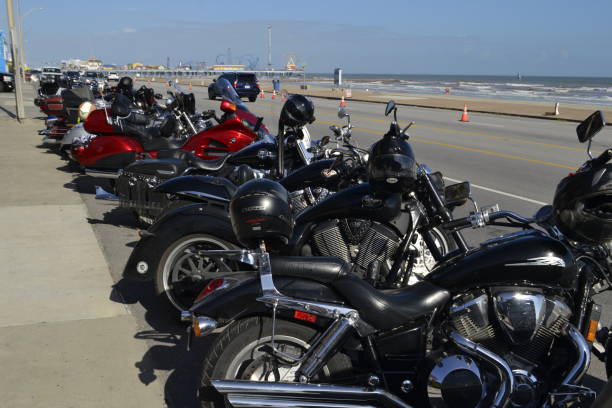 gama motocykli custom w the spot. galveston beach, houston teksas - canadian beach audio zdjęcia i obrazy z banku zdjęć