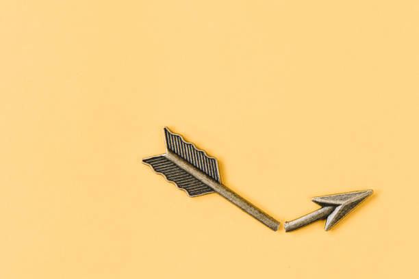 istock Broken arrow Business Concepts 1422381196