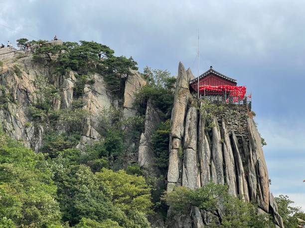 istock September Hiking in Seoul 1422387554