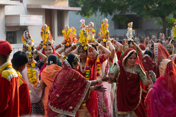 Rajasthan, India - 3 April 2022, Hindu married bride, women celebrating gangaur teej festival. Isar, gauri mata parvati, shiva, idols, dance, music, fasting, jewellery, tradition clothes, marwari, joy Rajasthan, India - 3 April 2022, Hindu married bride, women celebrating gangaur teej festival. Isar, gauri mata parvati, shiva, idols, dance, music, fasting, jewellery, tradition clothes, marwari, joy gaur stock pictures, royalty-free photos & images