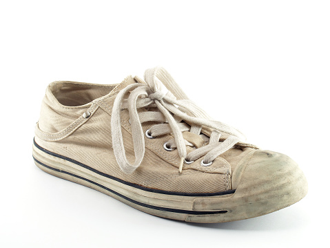 prepare to wash dirty casual canvas shoe