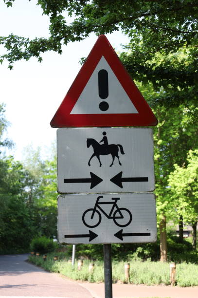 uważaj na konie i rowery - bridle path zdjęcia i obrazy z banku zdjęć