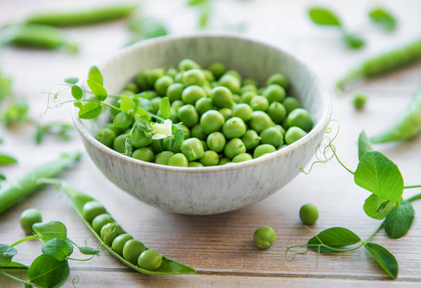 istock Bowl with sweet pea pods 1422439980