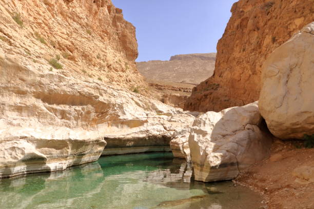 впечатляющая природа вади бани халид, оман - wadi bani khalid стоковые фото и изображения