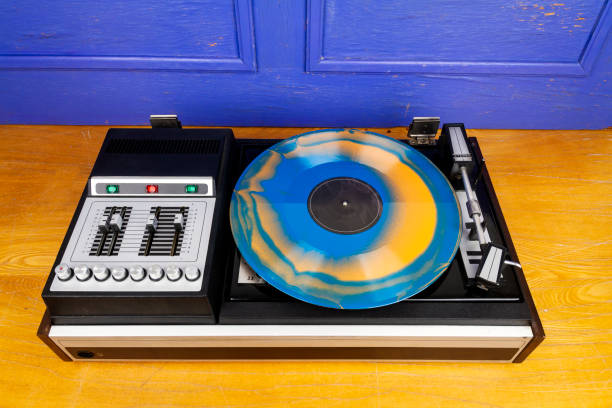 istock Vintage turntable vinyl record player with blue and orange vinyl 1422492529