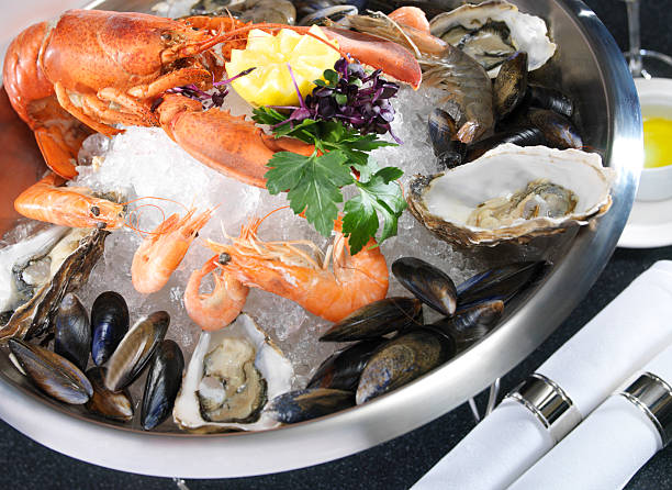 istock Lobster in a seafood platter 142253452