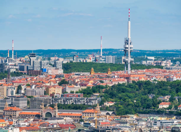 프라하의 zizkov television tower 송신기가있는 조감도 - 5158 뉴스 사진 이미지