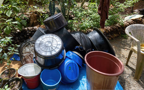 istock Cleaned or washed pottery used by large Asian kitchen 1422568412