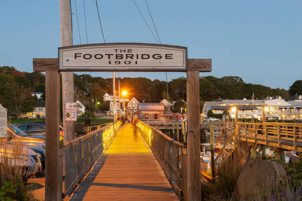 pasarela en boothbay harbor - pemaquid maine fotografías e imágenes de stock