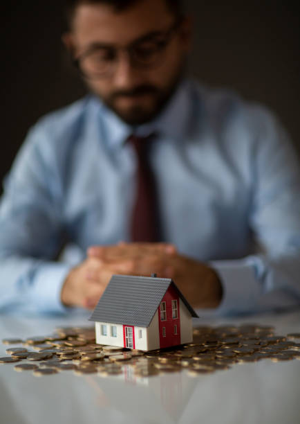 istock Save money for home cost 1422649936