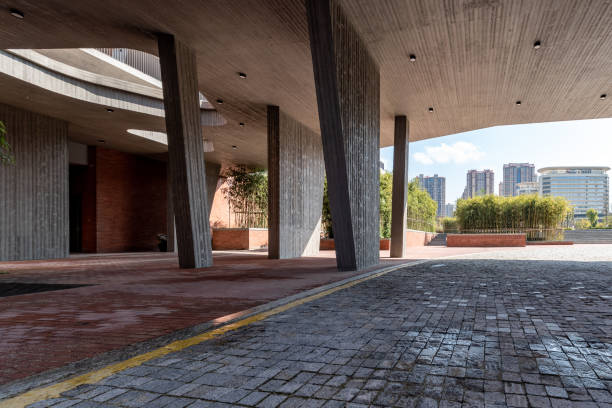 istock Corridors and building structures in front of unfinished buildings 1422683574