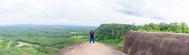 ヒンサムワンの観��光客、ヒンサムワンはブエンカン県、タイの有名な観光スポットです。 - people traveling journey group of people hiking ストックフォトと画像