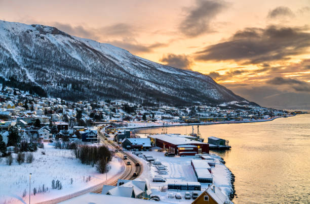 sunset in winter in tromso, norway - tromso fjord winter mountain imagens e fotografias de stock