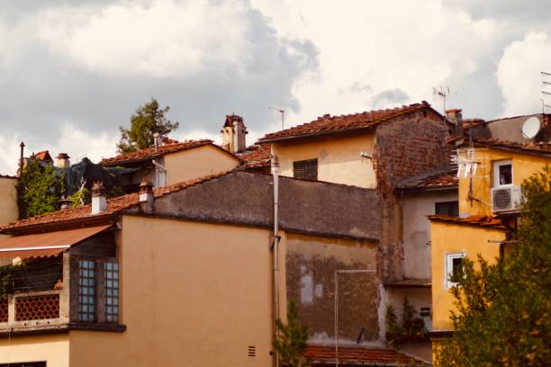 istock Colourful Tuscan houses bathing in sunlight with focus on shadows 1422731453