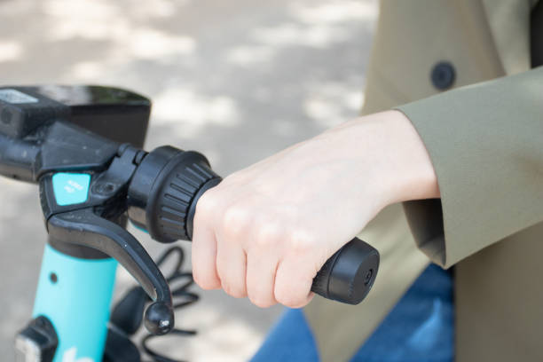 istock A young woman using an electric scooter, closeup 1422799721