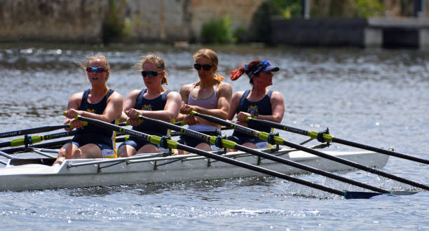 st neots, cambridgeshire, engand - lipiec 23, 2022: ladies fours sculling on river close up. - oar rowing sport rowing team zdjęcia i obrazy z banku zdjęć