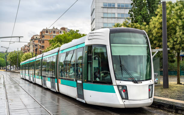 straßenbahn in paris, frankreich - cable car fotos stock-fotos und bilder