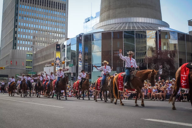 políticos del desfile de la estampida de calgary - scotiabank saddledome fotografías e imágenes de stock