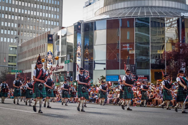 calgary stampede parade cornamusa - scotiabank saddledome foto e immagini stock