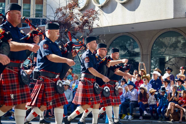 calgary stampede parade gaita de cerca - scotiabank saddledome fotografías e imágenes de stock