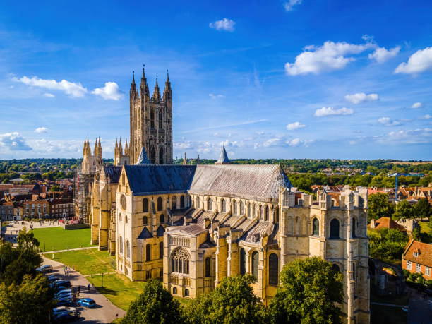 aerial view of canterbuty, cathedral city in southeast england, was a pilgrimage site in the middle age, england - kent inglaterra imagens e fotografias de stock