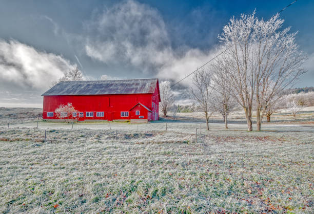 istock Old red barn on a cold New England morning 1422904994