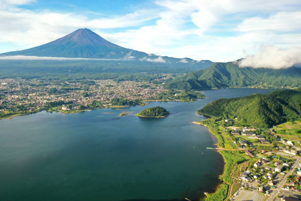 istock Mount Fuji and Lake Kawaguchi 1422945311