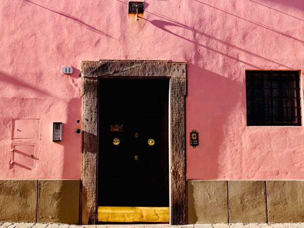 istock Colourful Tuscan houses bathing in sunlight with focus on shadows 1422978358