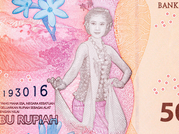 istock Gambyong dance from Indonesian money 1423003341