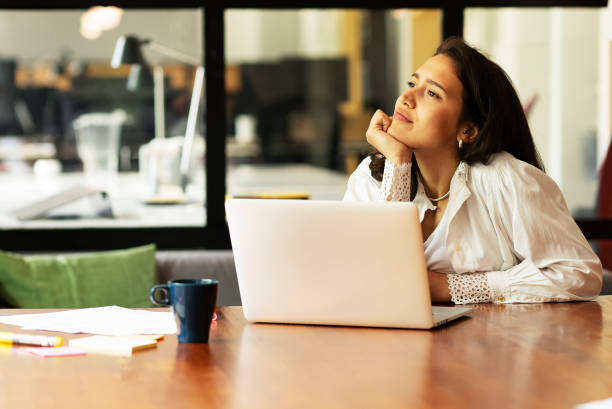 istock Businesswoman working on laptop. 1423008683