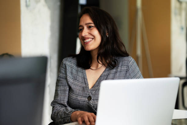 istock Businesswoman working on laptop. 1423008710