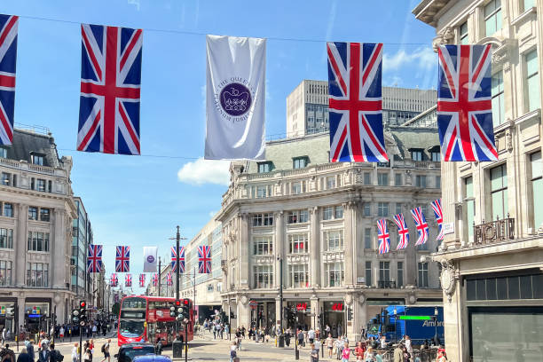 ロンドンのダウンタウンにあるオックスフォードサーカスは、クイーンズプラチナジュビリーのために飾られています - elizabeth ii queen nobility british flag ストックフォトと画像
