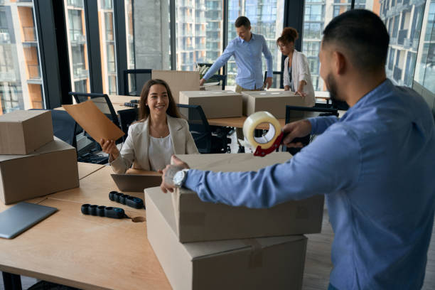 istock Team of coworkers preparing for office move 1423054382