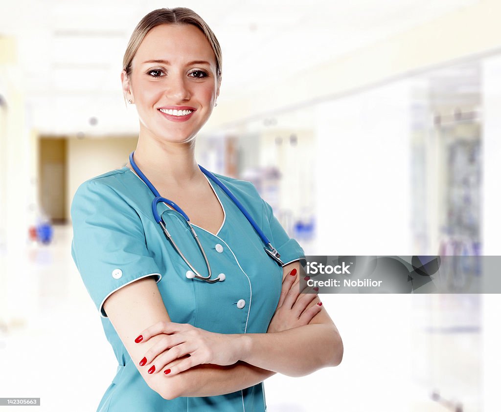 Linda médica em um hospital. - Foto de stock de Adulto royalty-free